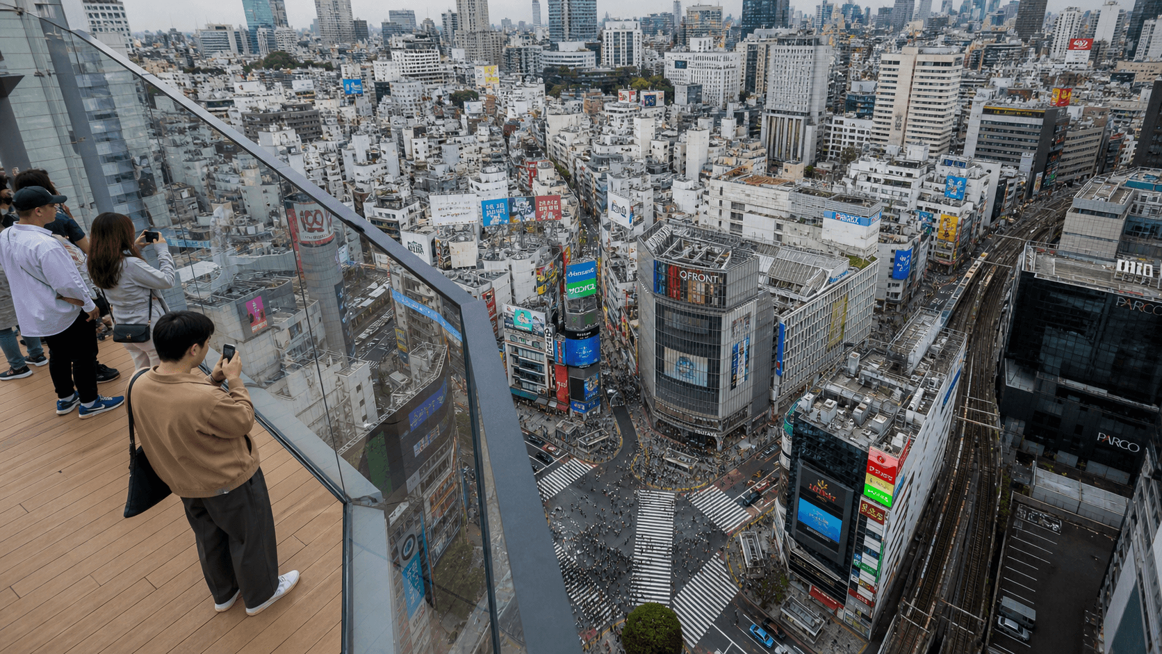 SHIBUYA SKY：俯瞰涩谷十字路的玻璃边缘的当前写实编辑视觉