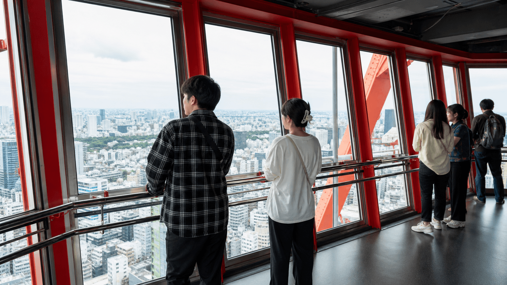 东京塔：Main Deck 城市观景窗的当前写实编辑视觉